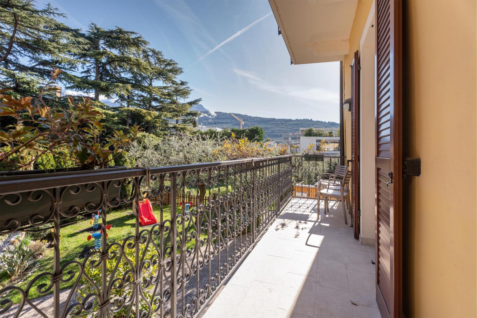 Residence Villa Degli Aranci Riva del Garda Exteriör bild
