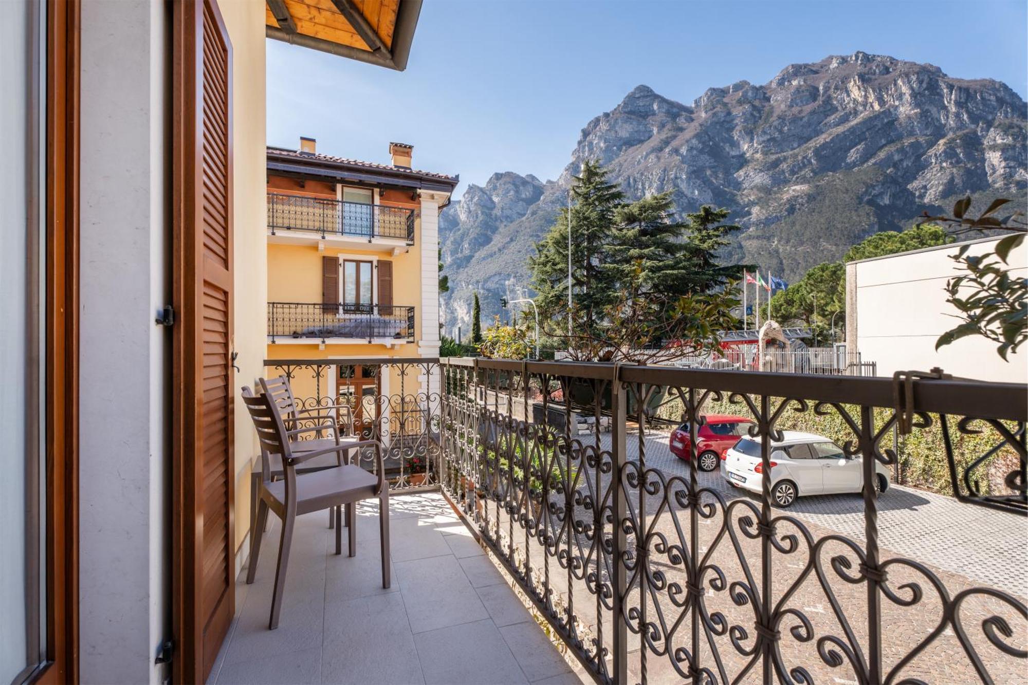Residence Villa Degli Aranci Riva del Garda Exteriör bild