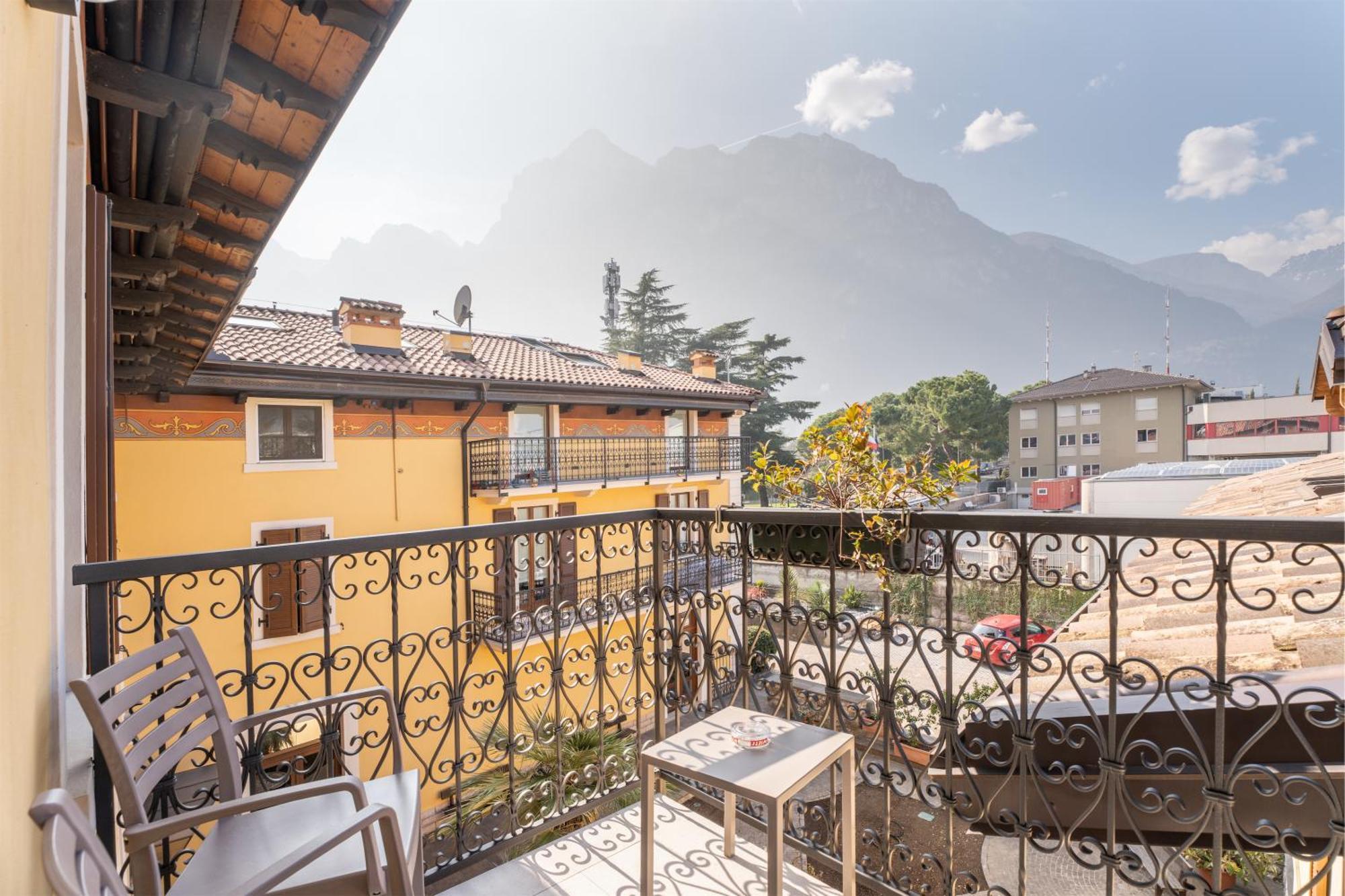 Residence Villa Degli Aranci Riva del Garda Exteriör bild
