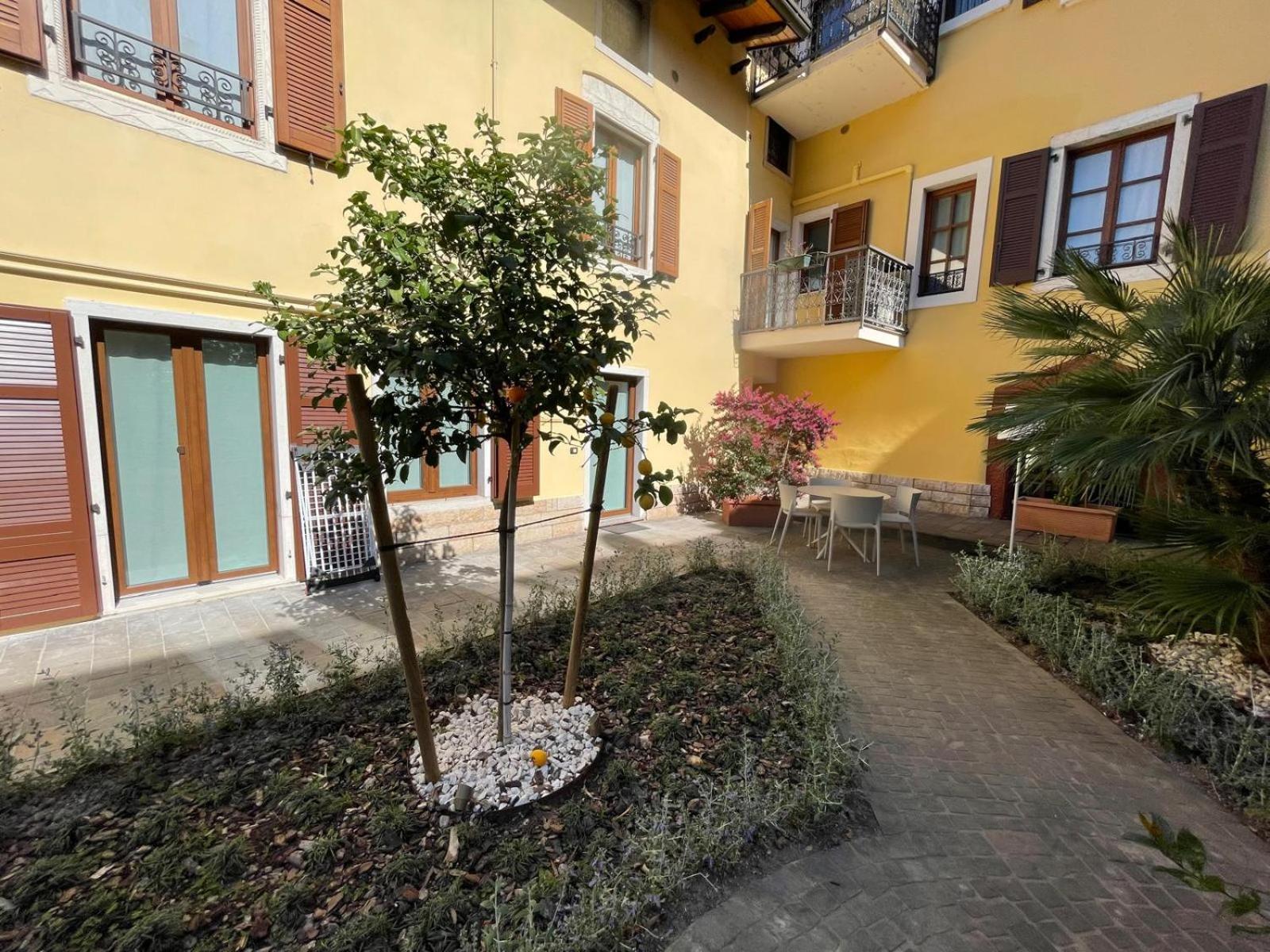 Residence Villa Degli Aranci Riva del Garda Exteriör bild